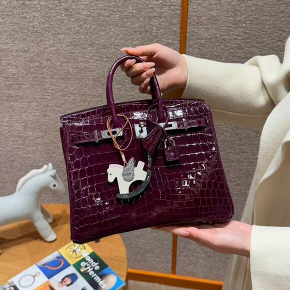 Classic Hermes Bag: A Stylish and Versatile Choice for Elegance - Picture 4 of 6